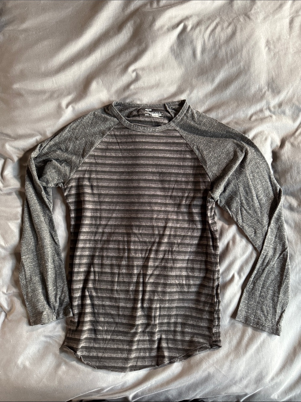 Long Sleeve Striped Raglan Shirt - Gray